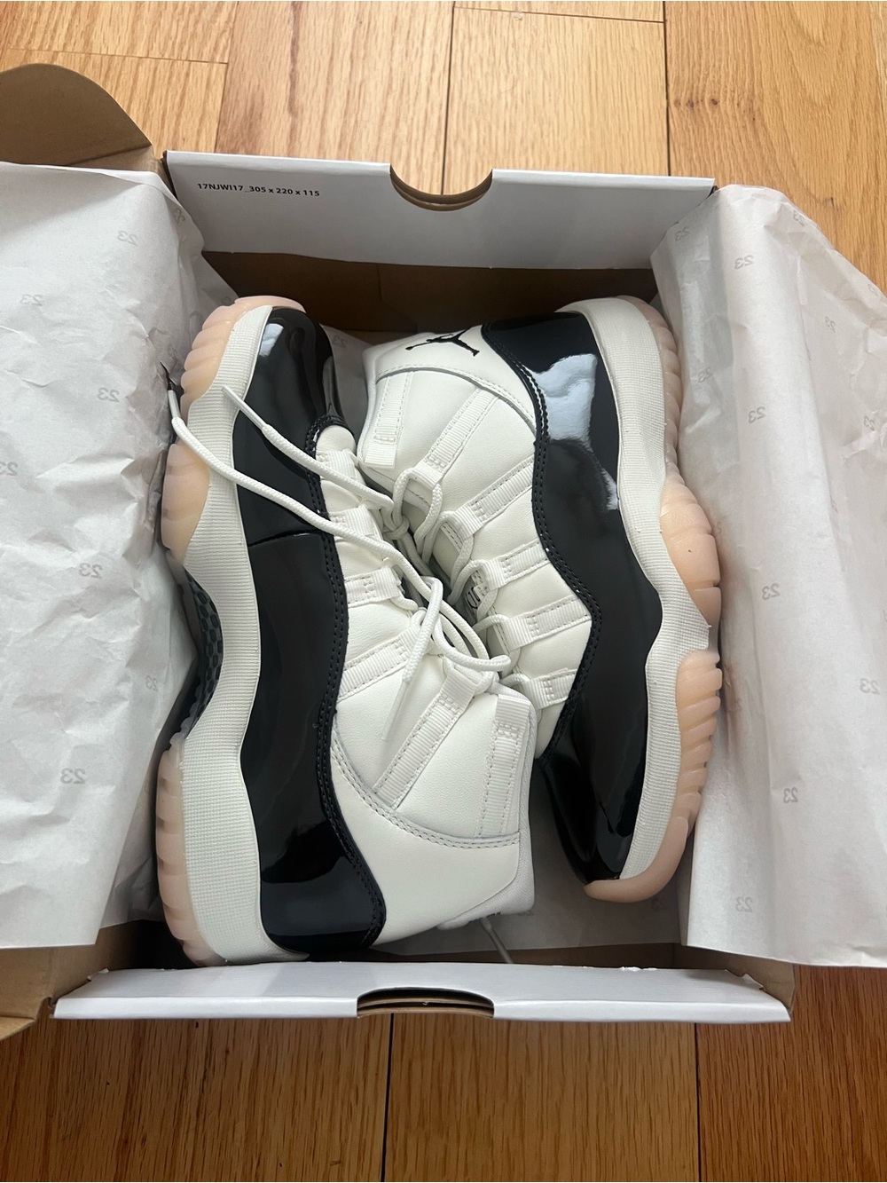 Women’s Air Jordan 11 Retro ‘Neapolitan’  size 7